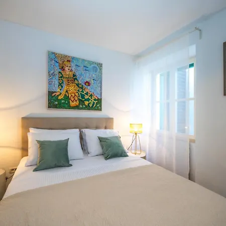 Diocletian Tower - Bella Vista & Palazzo Apartman *