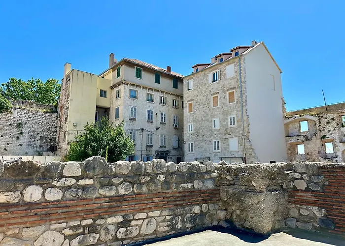 Diocletian Tower - Bella Vista & Palazzo Апартаменты *