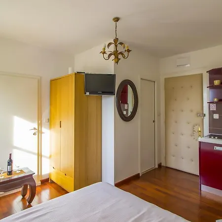 Apartment Sunny In Diocletian Tower