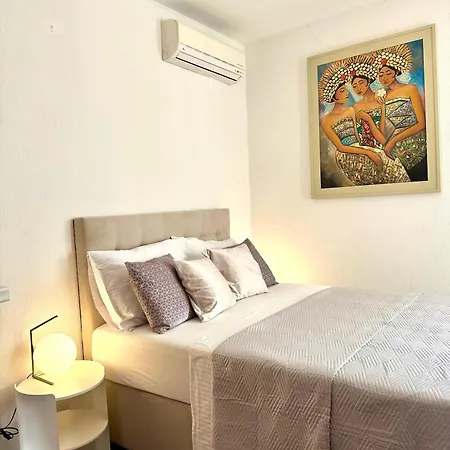 Sunny In Diocletian Tower Apartment