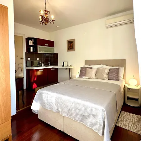 Sunny In Diocletian Tower Apartment *