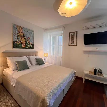 Apartment Sunny In Diocletian Tower