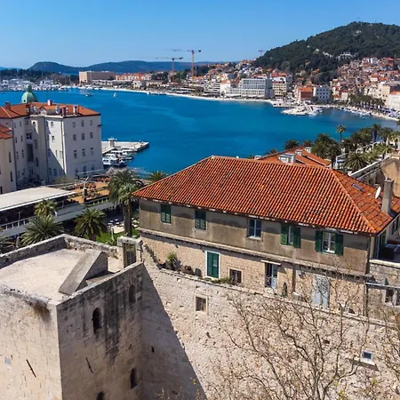 Diocletian Tower - Bella Vista & Palazzo Apartmán *