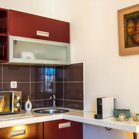 Sunny In Diocletian Tower Apartment Split