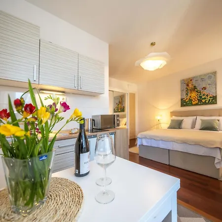 Apartment Sunny In Diocletian Tower