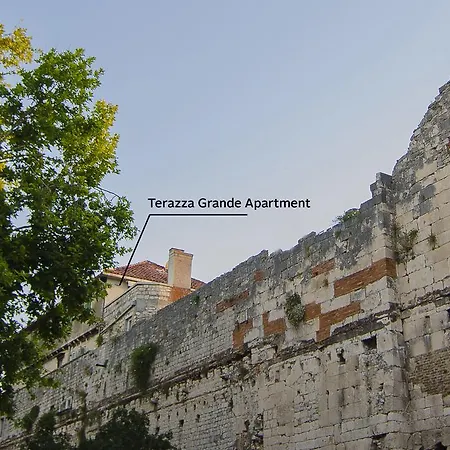 Sunny In Diocletian Tower Apartment *