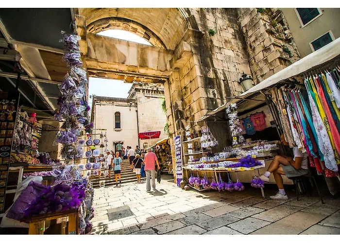 Diocletian Tower - Bella Vista & Palazzo *